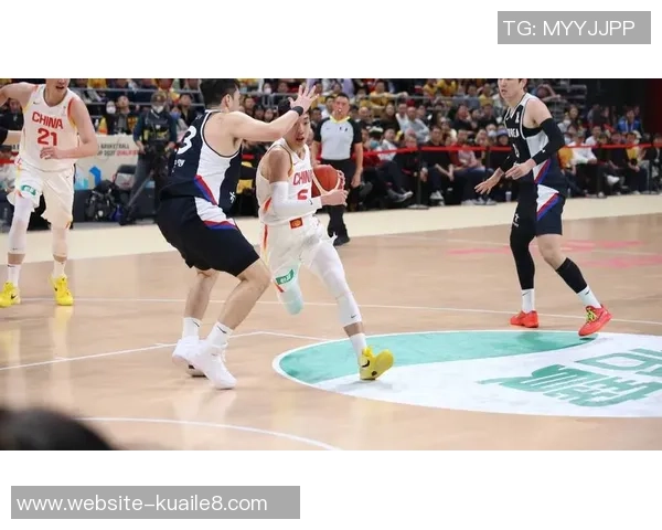 中国男篮迎战南非队全力争胜展现实力与团队精神